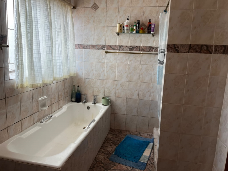 5 Bedroom Property for Sale in Meiringspark North West